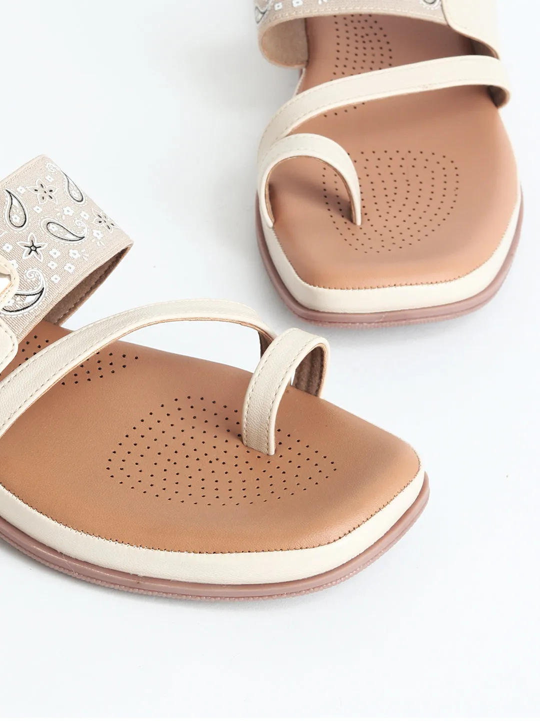 Delco Lightweight Casual Chappals