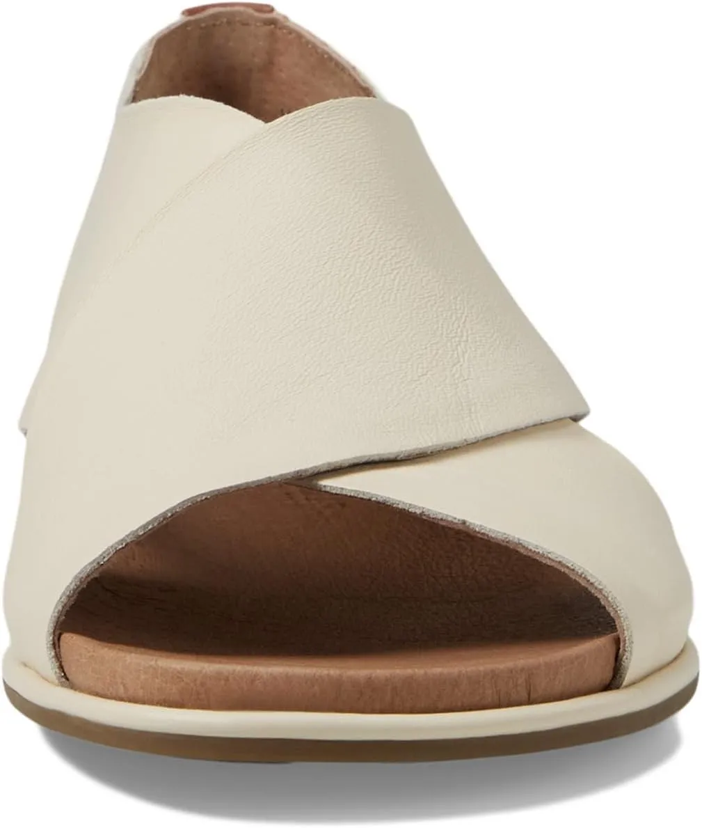 Gentle Souls by Kenneth Cole Women's Laniey Flat Sandal