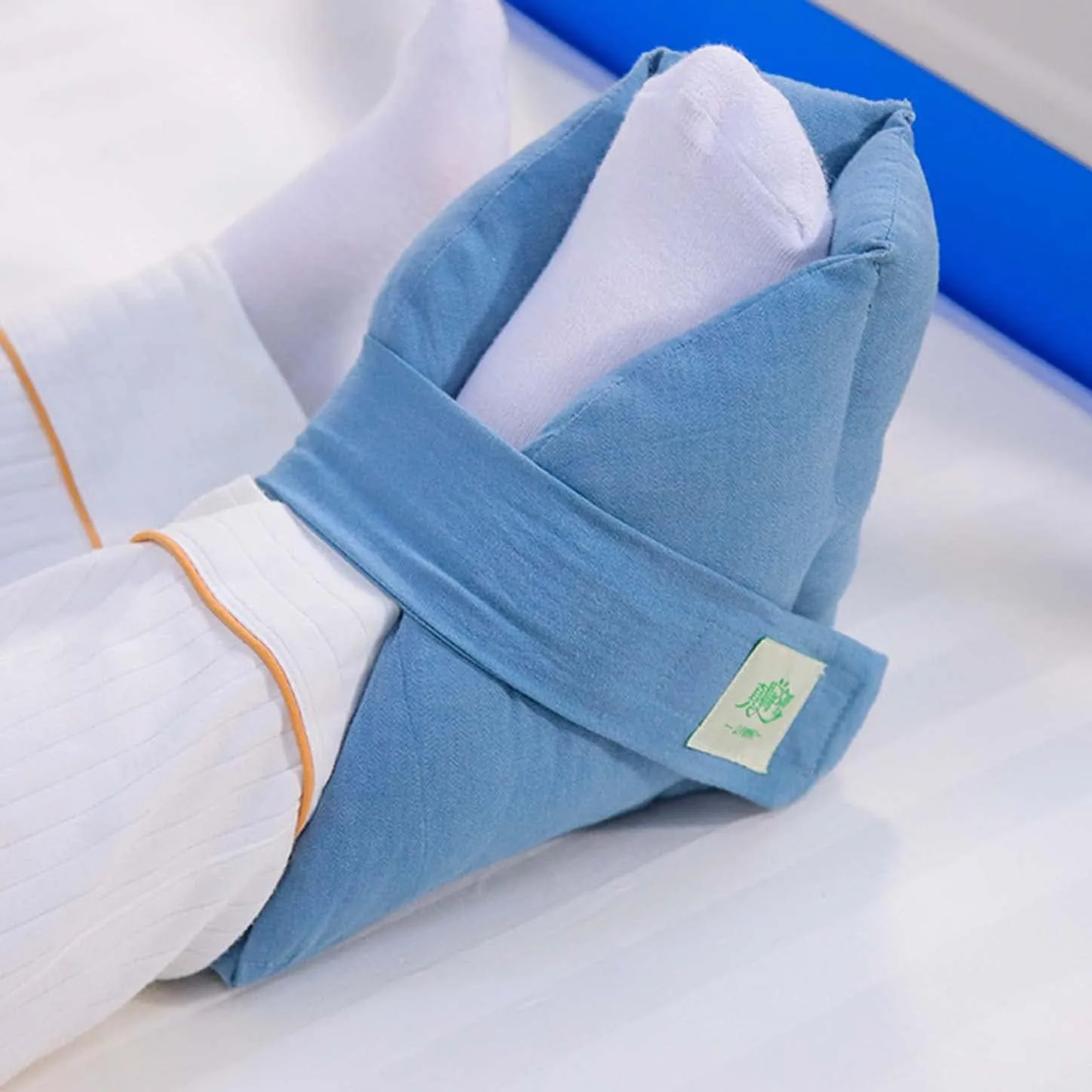 Heel Protector Cushion, Quilted Foot Pillow for Relieving Pressure Sores Bed Sores and Ulcers, Heel Pillow Boot with Thick Fluffy Filling and Extra Gentle Velvet Fabric(1pcs Pack-Small)