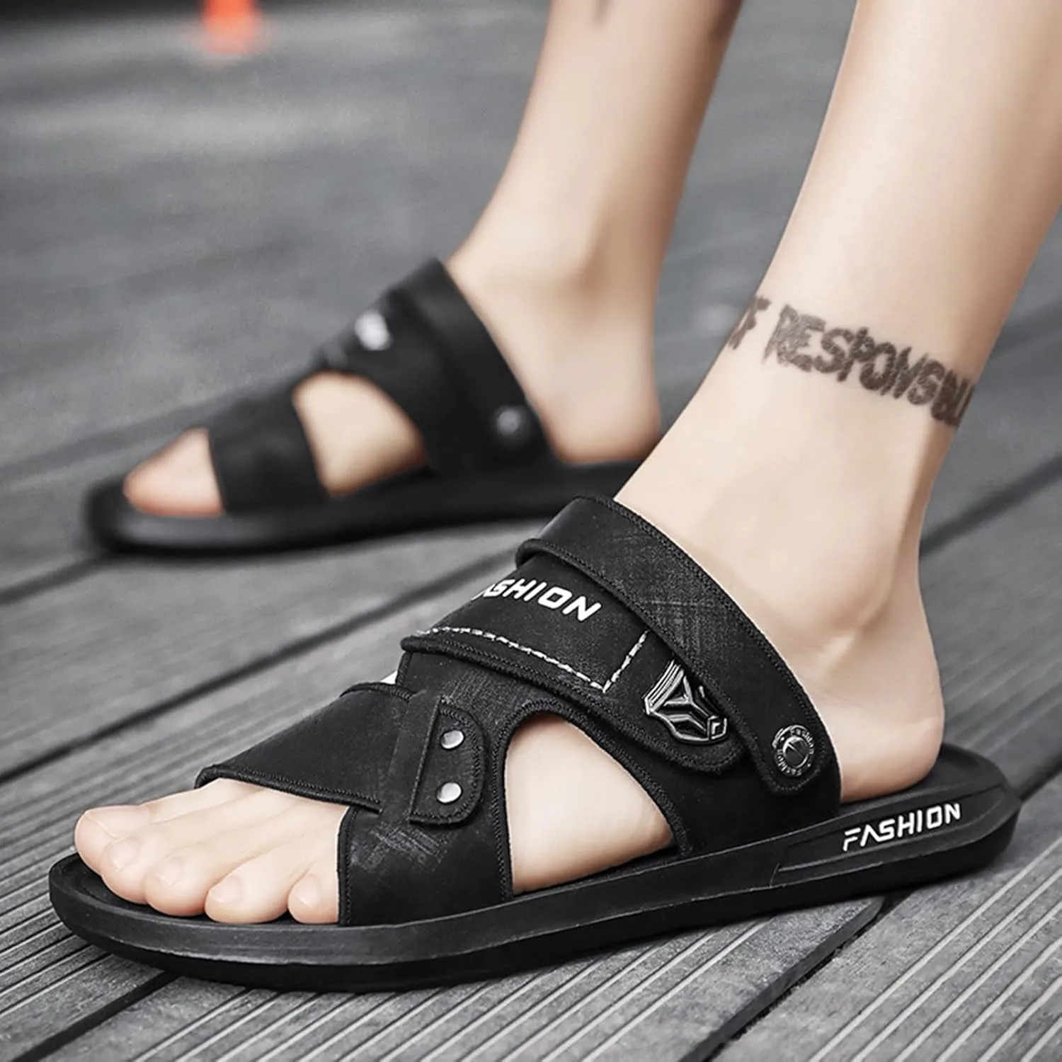 Men's Flat Sandals Double Use Slippers Sandals Beach Wear Fashionable Sandals Comfortable Walking Sandals