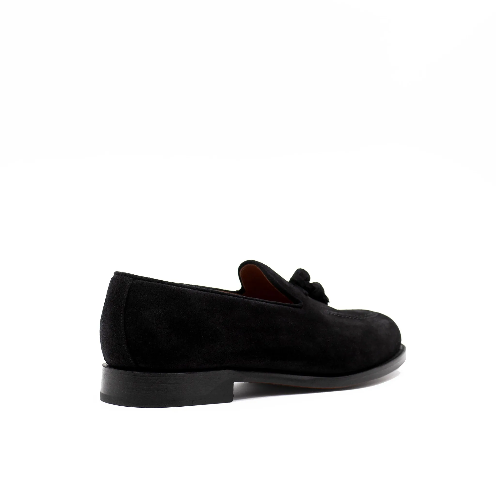 The tassel loafer in black suede