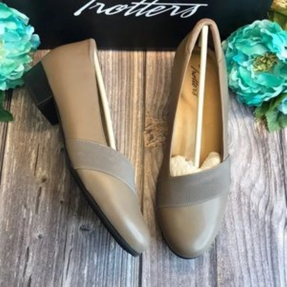 TROTTERS Melinda Taupe Leather Slip On Loafer 10.5M