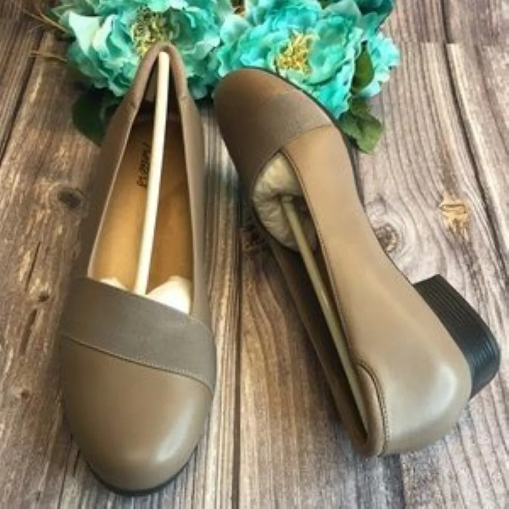 TROTTERS Melinda Taupe Leather Slip On Loafer 10.5M